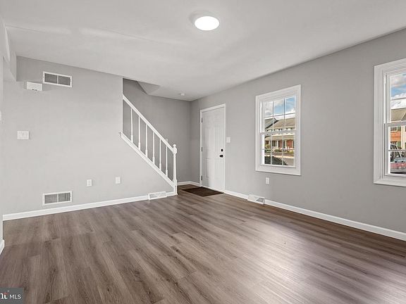 5th image of 240 Robin Hill Cir