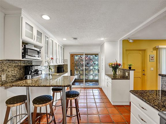 4th image of 1800 N 39th Ave