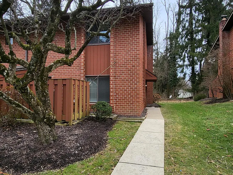 1006 Worthington Dr — Photo 1
