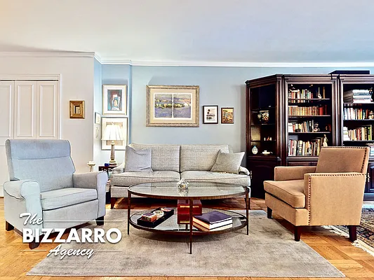 Sold by Bizzarro Agency | media 2