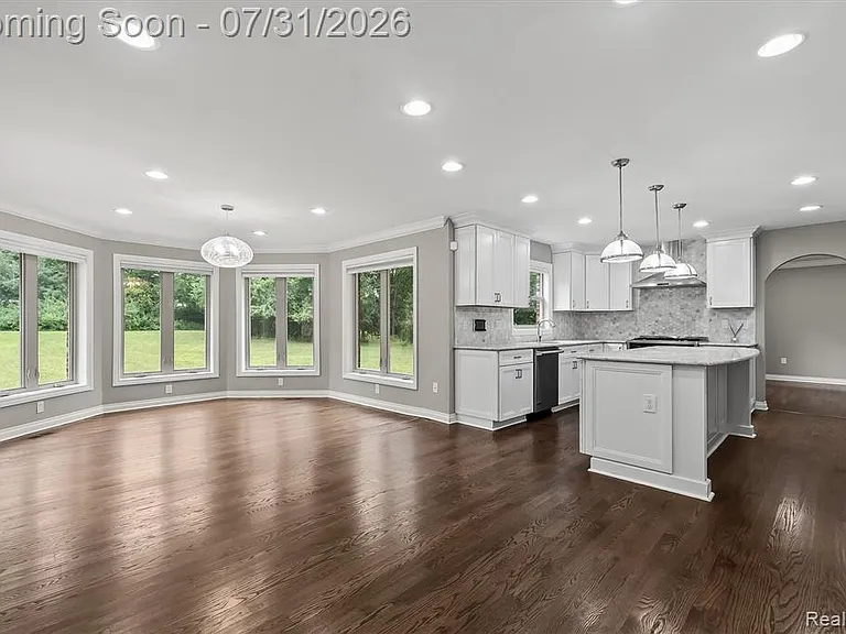1592 Lone Pine Rd — Photo 5