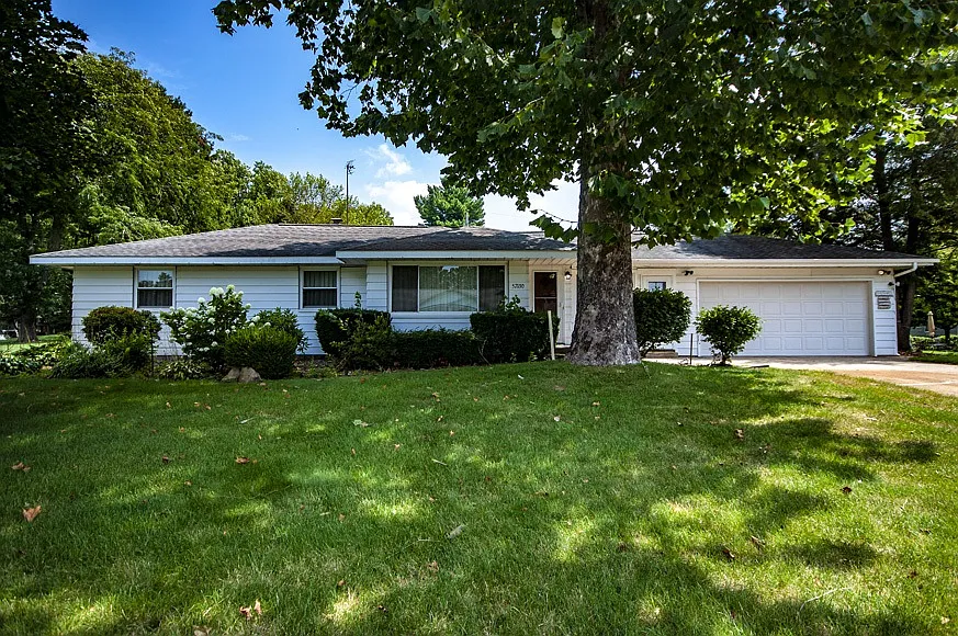 57130 Alan St photo 1