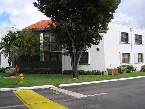 4th image of 9415 Fontainebleau Blvd APT 108