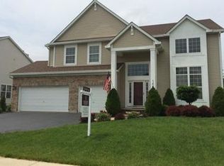 1622 Natures Way, Lindenhurst, IL 60046