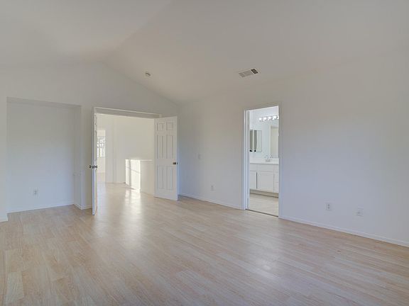3rd image of 1529 Hawken Dr