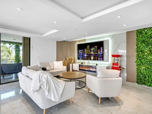 468 Golden Isles Dr, Hallandale, FL