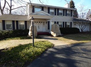 555 N 119th St, Wauwatosa, WI 53226
