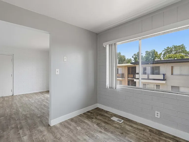 Towne Apartments — Photo 27