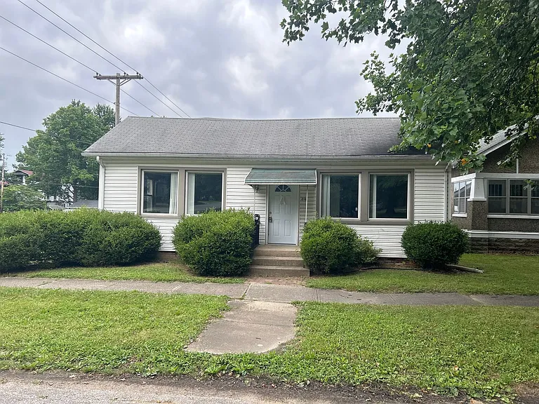 216 W High St — Photo 1