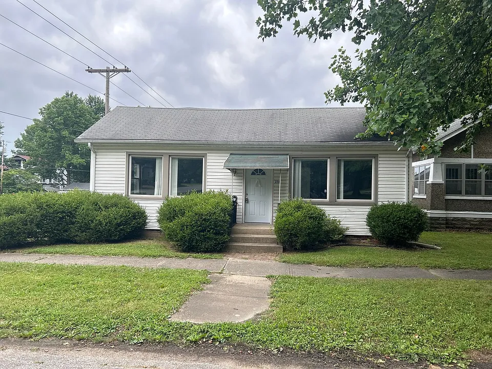 216 W High St