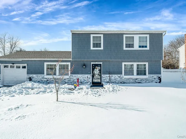 14 Ormand Avenue, Medford, NY 11763