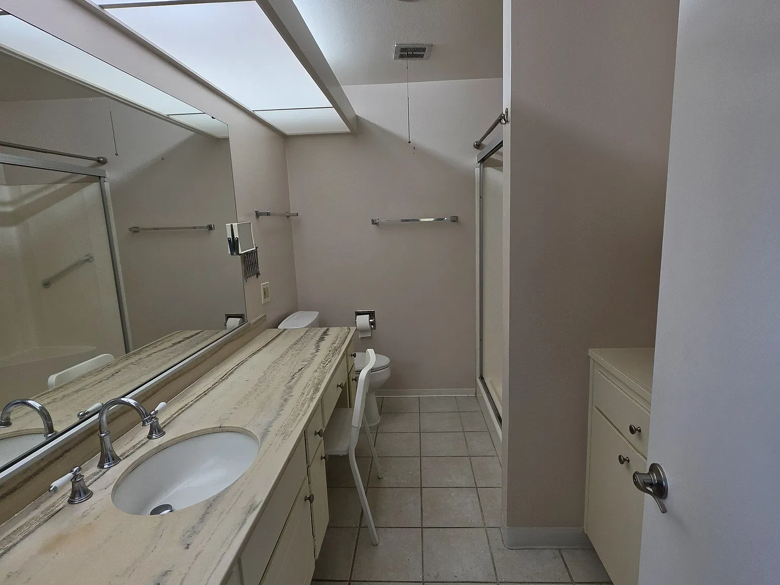 2 bed, 1358 sqft, $3,300 — Photo 2