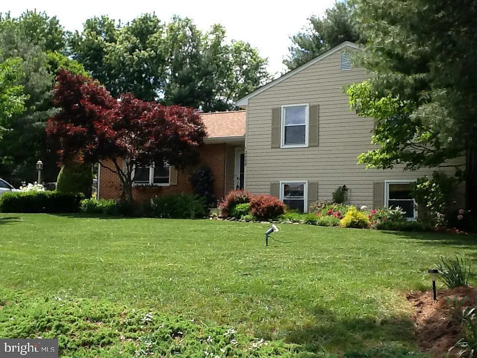 12008 Grantwood Dr photo 1