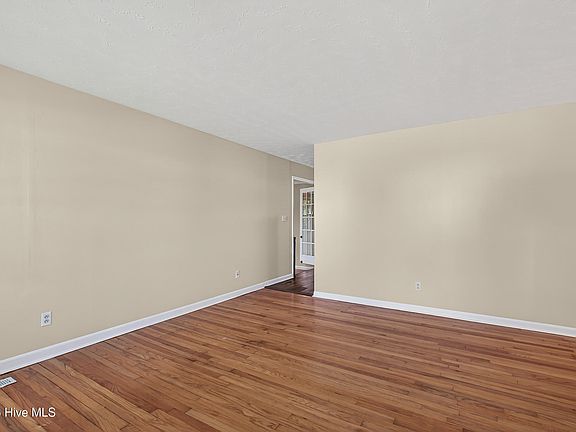 5th image of 8 Sheffield Road