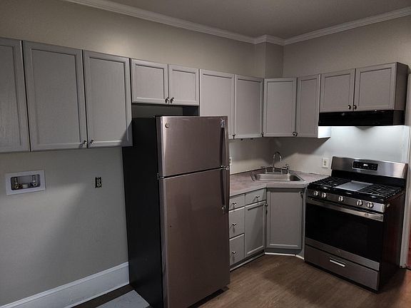 3rd image of 302 N Lombard St