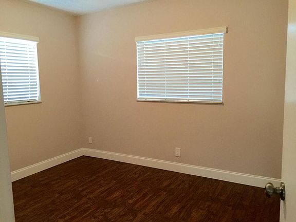 5th image of 513 SW 72nd Ave