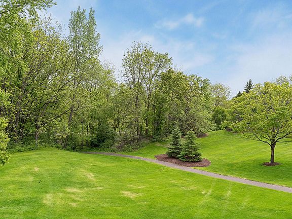 4th image of 9755 Wedgewood Cir