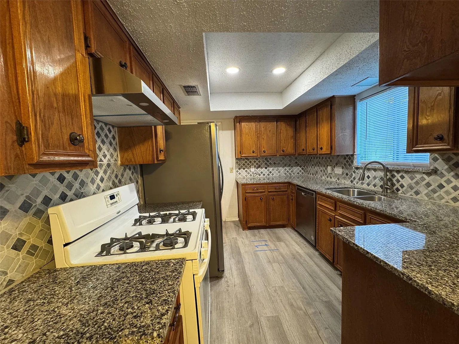 3 bed, 2.0 bath, 1658 sqft, $2,000 — Photo 3