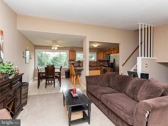 5th image of 112 S Shelley Dr