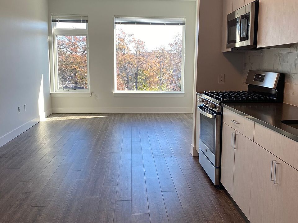 1st image of 475 William St Unit 406