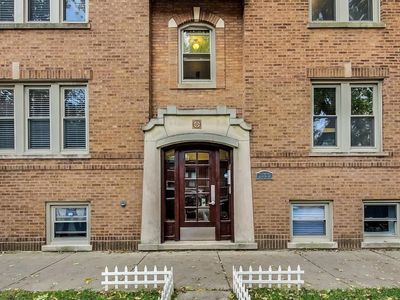 2225 W Waveland Ave APT 2W, Chicago, IL, 60618