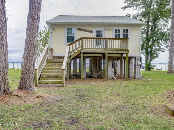 201 Hickory Point Drive, Aurora, NC 27806