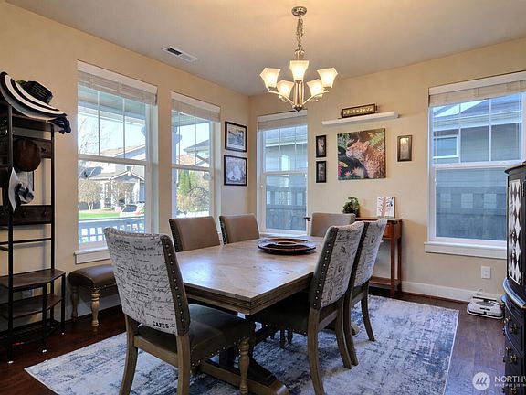 4th image of 9028 Buttercup Street SE