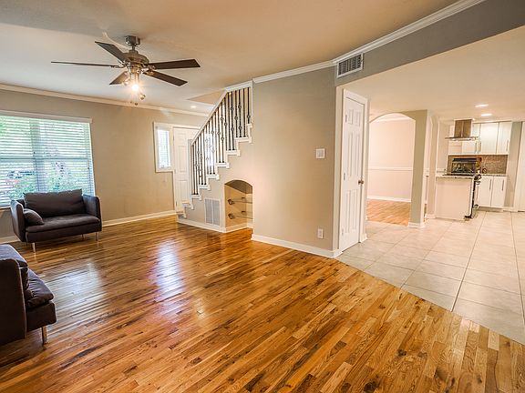 4th image of 2910 Loyola Ln