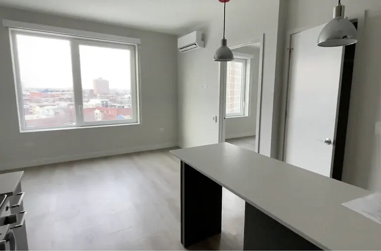 1157 W Erie St #305 — Photo 11