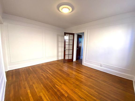 4th image of 30-71 33rd St #4