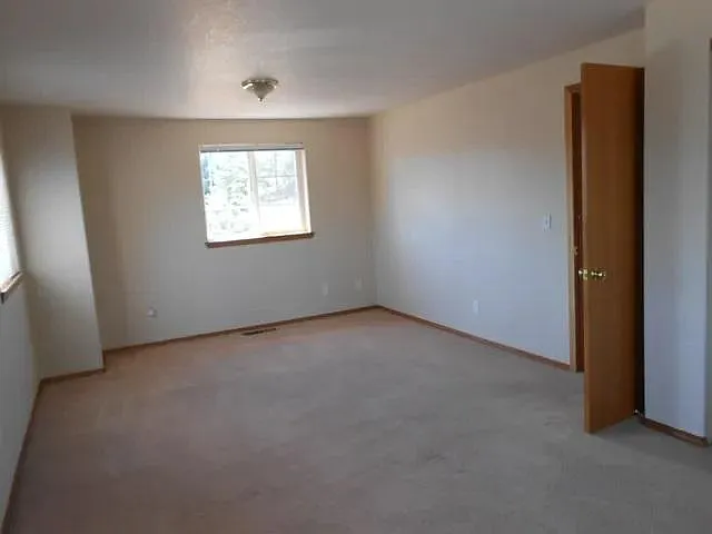 1252 NE Providence Dr — Photo 7