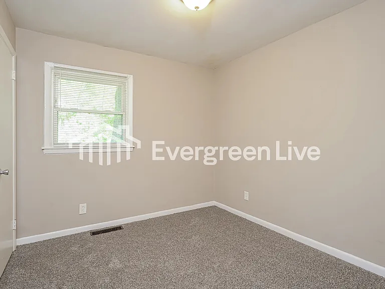 4207 Hampshire Dr — Photo 9