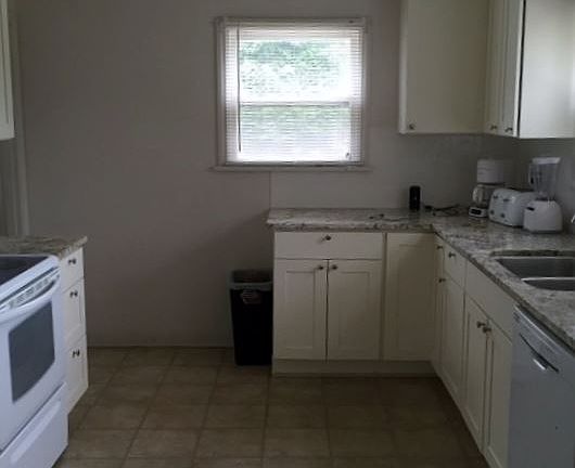 3rd image of 625 Maloney Grove Ave SE