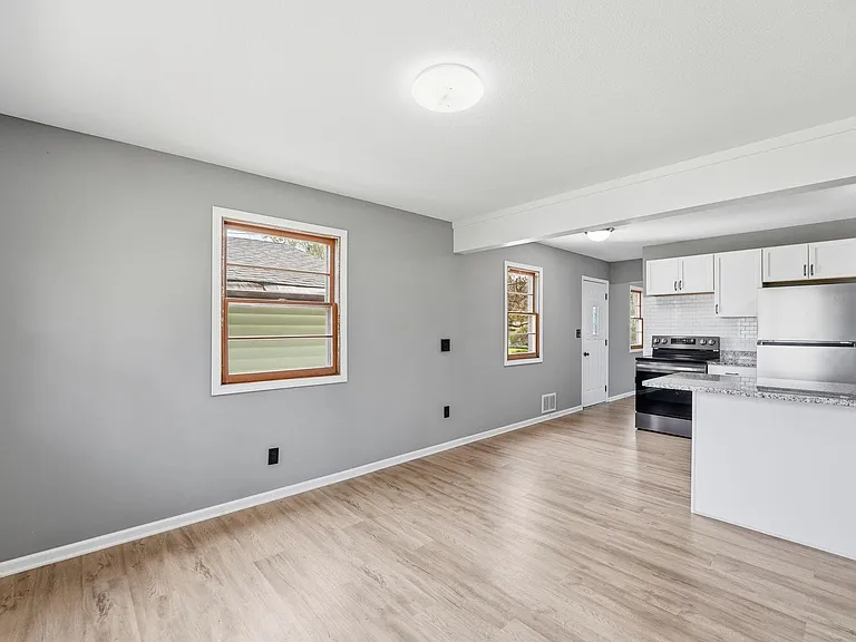1697 Rose Pl — Photo 10