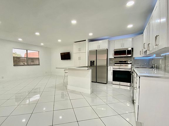 5th image of 127 Seville E #E