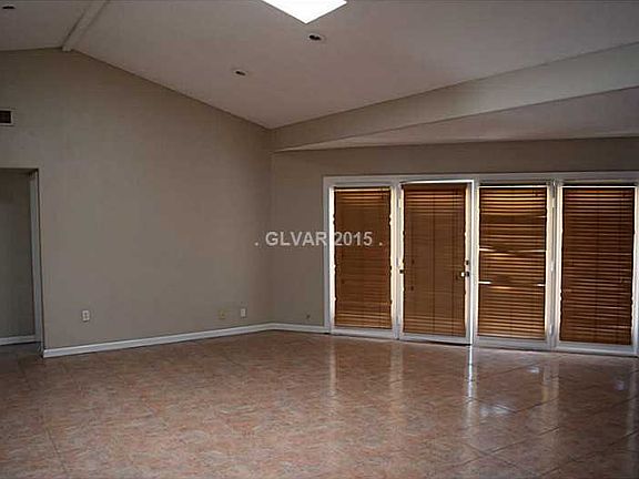 4th image of 3127 Camel Back Dr