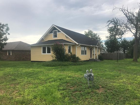 2nd image of 220 Jackson Ave NW