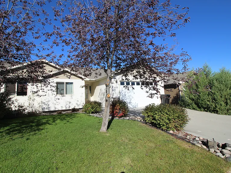 507 Roundhouse Dr — Photo 2