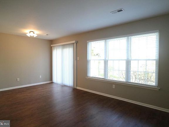 5th image of 1704 Lynbrooke Dr Unit 123