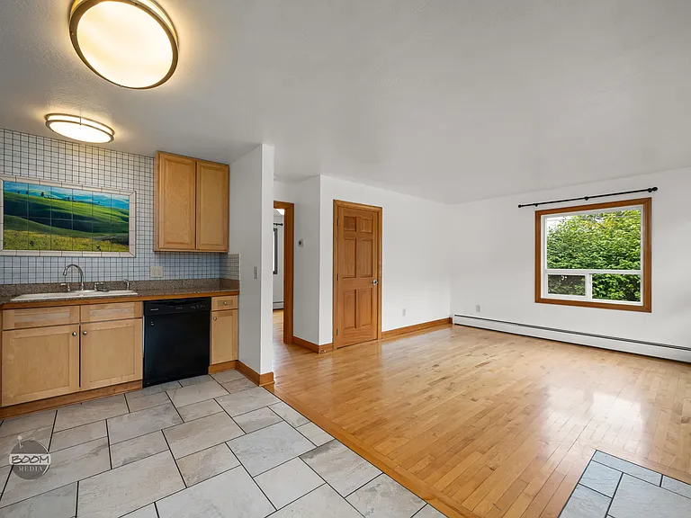 2326 Cordova St #8 — Photo 7