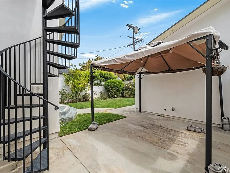 7822 Truxton Ave — Photo 34
