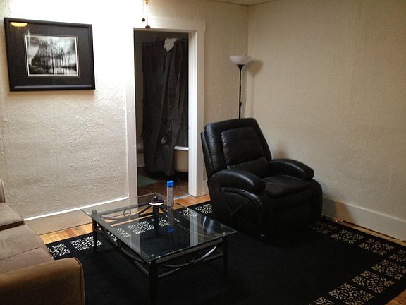 3rd image of 431 1/2 N Main St APT 4