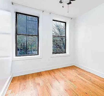 2nd image of 930 De Kalb Ave #103