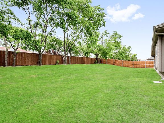 4th image of 1110 Wrenwood Dr