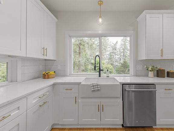 4th image of 2491 Suncrest Ave