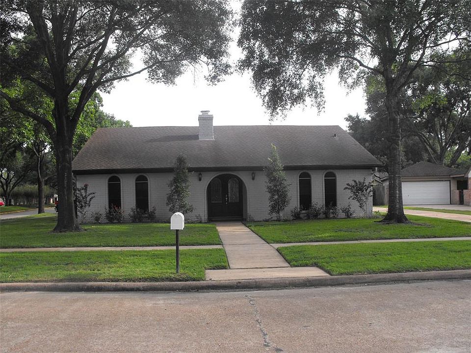 1st image of 15918 Singapore Ln