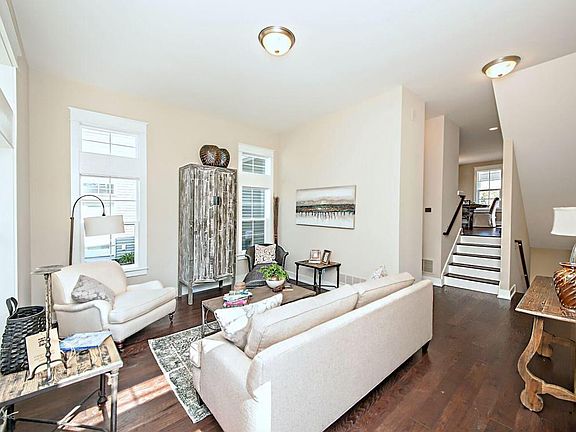 3rd image of 675 Beachwood Path