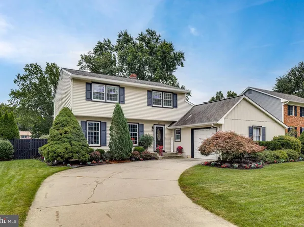 507 Perry Dr, Mount Laurel, NJ 08054