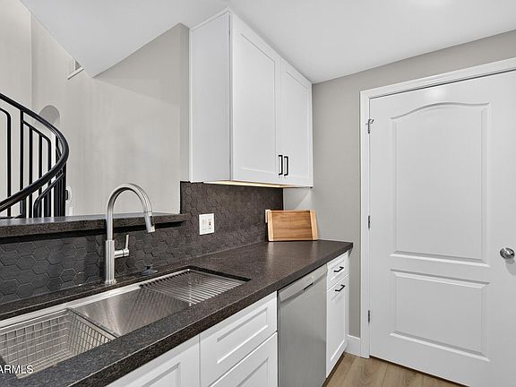 5th image of 1701 E COLTER Street #401