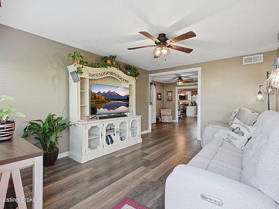 4th image of 13605 Tennis Blvd